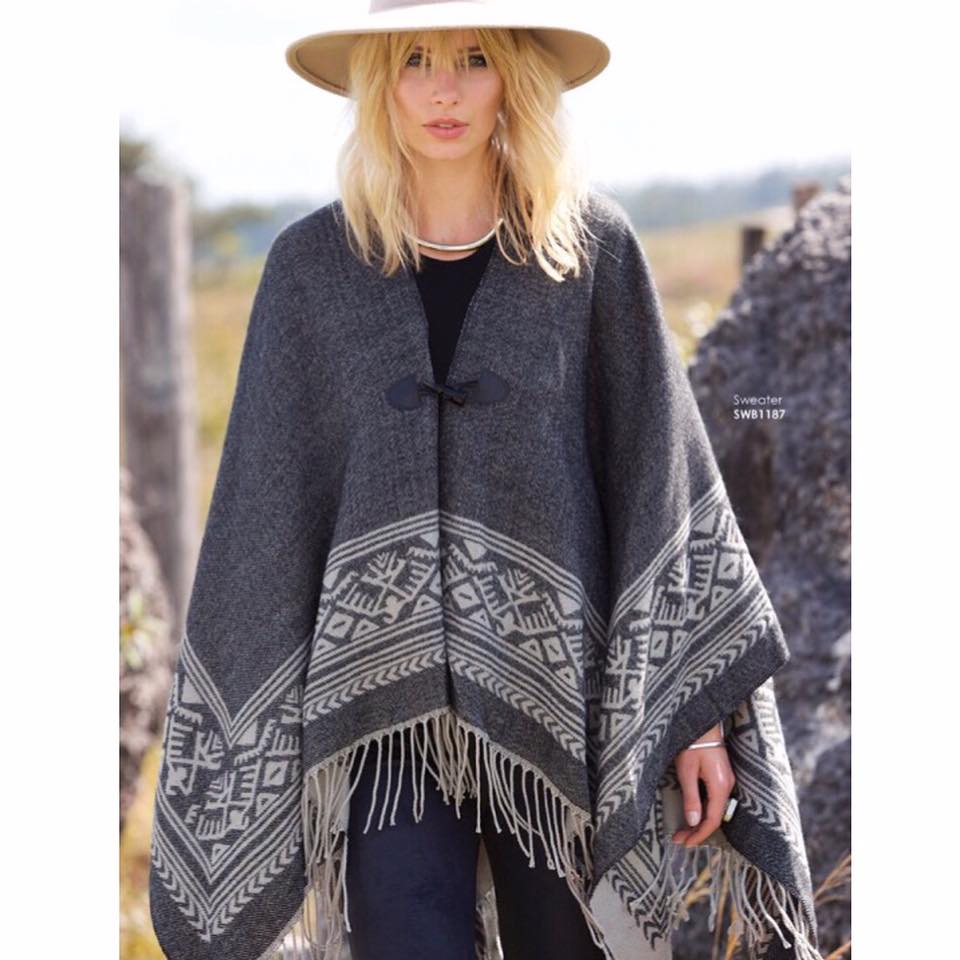 daniella_bella_boutique_poncho