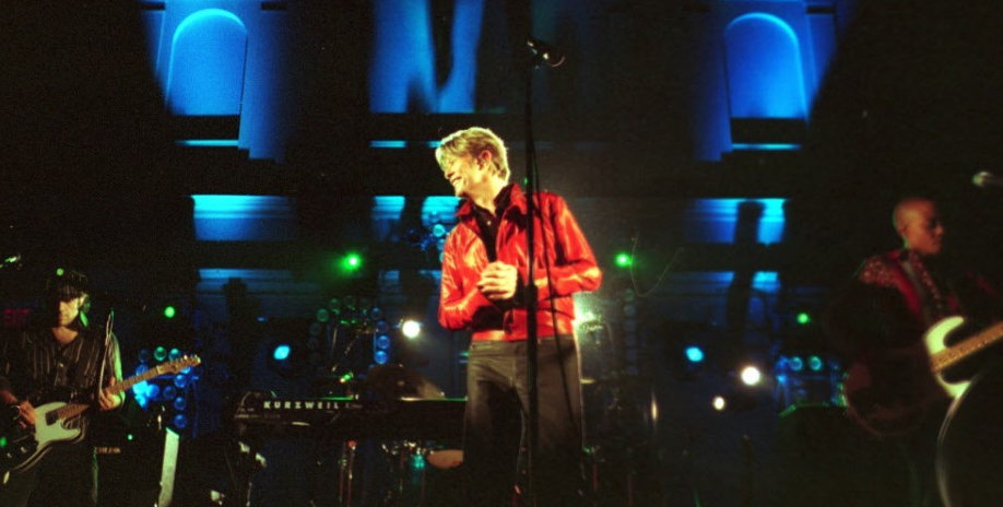 Listen to David Bowie Play a Full Concert at Snug Harbor in 2002