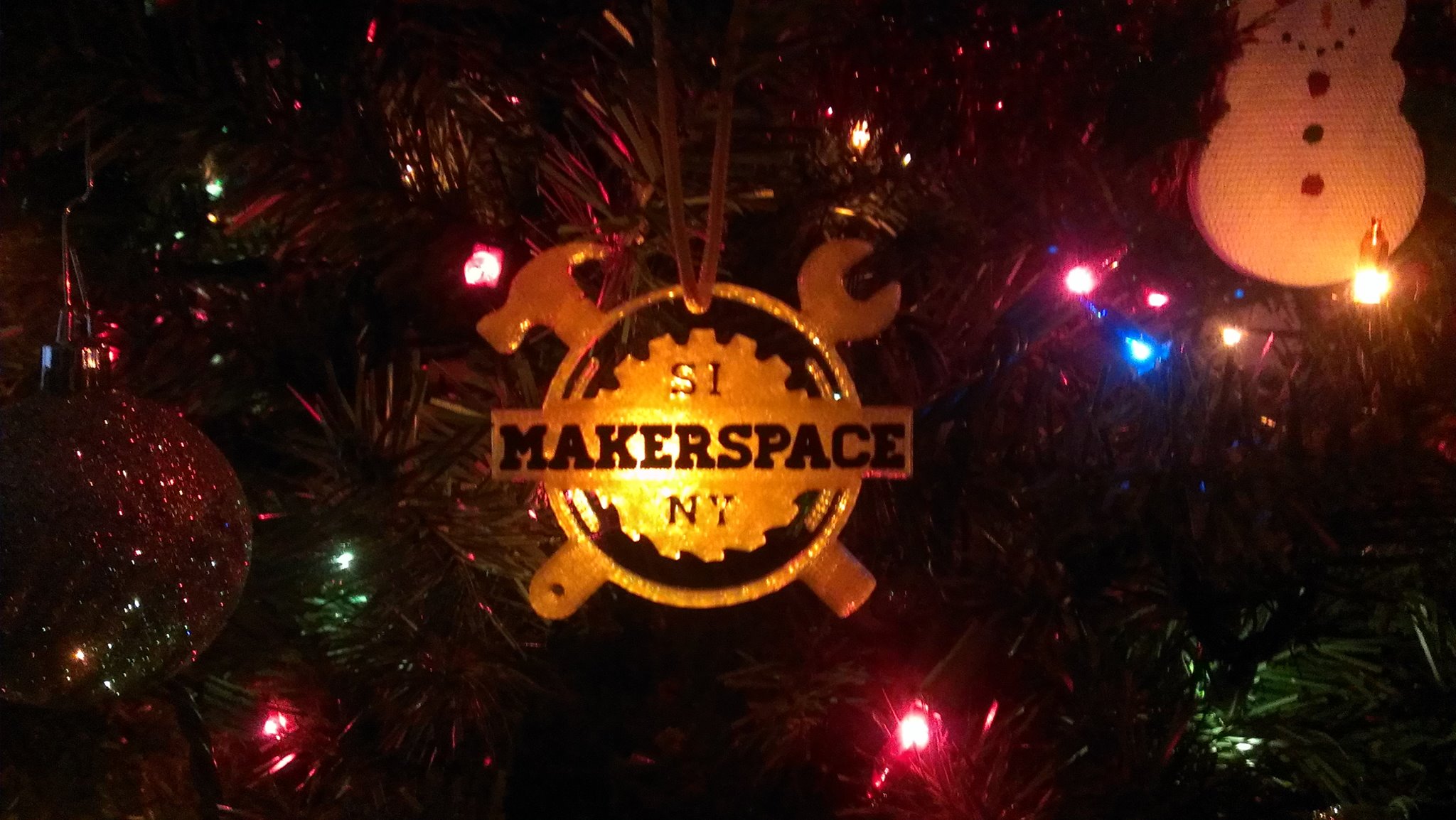 Come Out To The SI Markerspace Holiday Maker Market